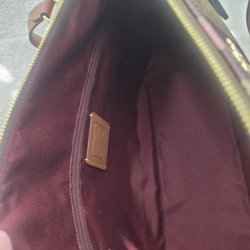 ❗️❗️SOLD❗️❗️COACH Gallery Tote In Signature Canvas - Picture 6 of 8